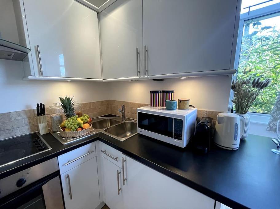 Cute&Cozy Studio Apt In Barons Court 伦敦 外观 照片