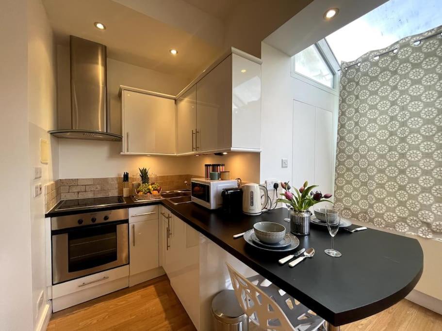 Cute&Cozy Studio Apt In Barons Court 伦敦 外观 照片