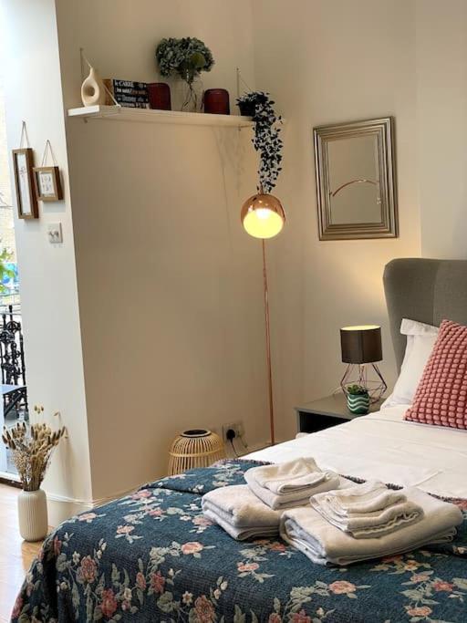 Cute&Cozy Studio Apt In Barons Court 伦敦 外观 照片