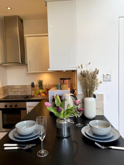 Cute&Cozy Studio Apt In Barons Court 伦敦 外观 照片