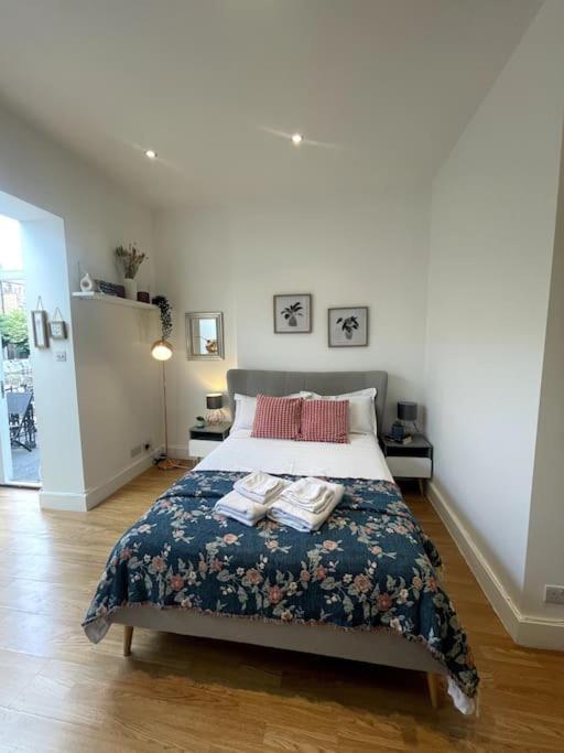 Cute&Cozy Studio Apt In Barons Court 伦敦 外观 照片