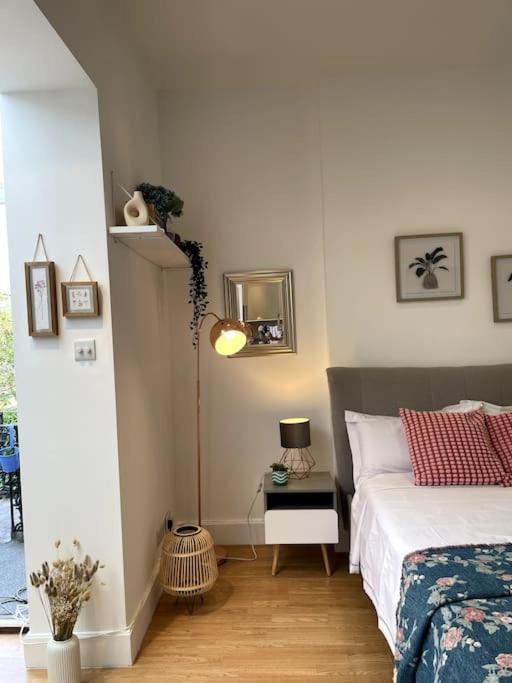 Cute&Cozy Studio Apt In Barons Court 伦敦 外观 照片